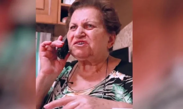 «Αυξημένα επίπεδα ραδιενέργειας στην περιοχή σας» - Το νέο σποτ της ΕΛ.ΑΣ. με την «κυρία Χρυσούλα» «Μοιχεία; Εγώ ποτέ! Αυτά τα λέει η νύφη μου»: Το ανατρεπτικό σποτ της ΕΛ.ΑΣ. με την «κυρία Χρυσούλα»