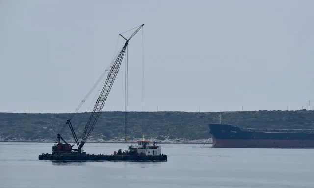 Άργος: 40 κιλά λάδι έκαναν τον δρόμο... πίστα πατινάζ - Ατύχημα με οδηγό μοτοσικλέτας Αργολίδα: Σοβαρός τραυματισμός χειριστή πλωτού γερανού- Χτυπήθηκε από συρματόσχοινο