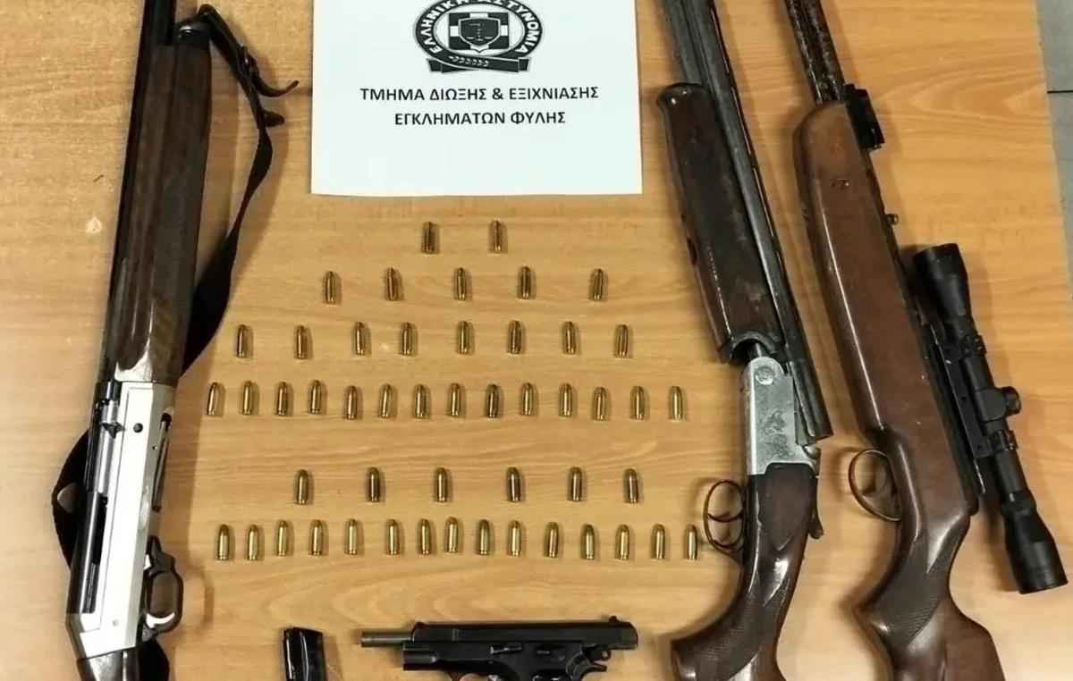 Συνελήφθησαν τρία άτομα στα Άνω Λιόσια για κατοχή όπλων – Είχαν από πιστόλι μέχρι καραμπίνα Συνελήφθησαν τρία άτομα στα Άνω Λιόσια για κατοχή όπλων – Είχαν από πιστόλι μέχρι καραμπίνα