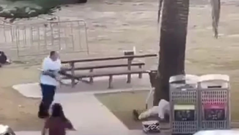 Αυστραλία: Ο ήρωας που αφόπλισε τον τρομοκράτη στην παραλία Mπόνταϊ έλαβε επιταγή 2,5 εκατ.δολαρίων Αυστραλία: Ο ήρωας που αφόπλισε τον τρομοκράτη στην παραλία Mπόνταϊ έλαβε επιταγή 2,5 εκατ.δολαρίων