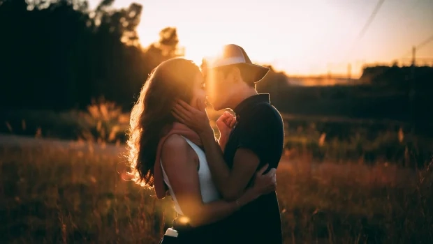 Ρίσκο ή trend: Είναι το «hot-take dating» η νέα τάση στο πρώτο ραντεβού; | in.gr Ρίσκο ή trend: Είναι το «hot-take dating» η νέα τάση στο πρώτο ραντεβού; | in.gr