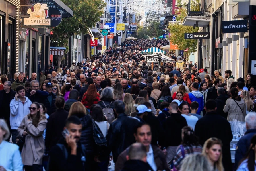 Εορταστικό ωράριο: Σε ισχύ ξανά από αύριο για εμπορικά καταστήματα και σούπερ μάρκετ Εορταστικό ωράριο: Σε ισχύ ξανά από αύριο για εμπορικά καταστήματα και σούπερ μάρκετ