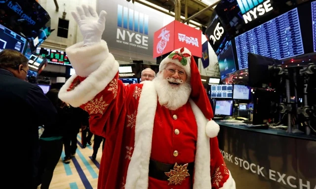 ΗΠΑ: Κλείσιμο με πτώση για το χρηματιστήριο Wall Street: Με ρεκόρ ξεκινάει το Santa Claus rally