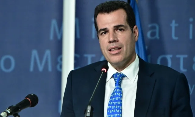 Πλεύρης από Βρυξέλλες: «Η Ελλάδα εφαρμόζει αυστηρή, αλλά απολύτως νόμιμη μεταναστευτική πολιτική» Πλεύρης για μεταναστευτικό: Τα σκληρά μέτρα αποδίδουν – Μειωμένες ροές κατά 50%
