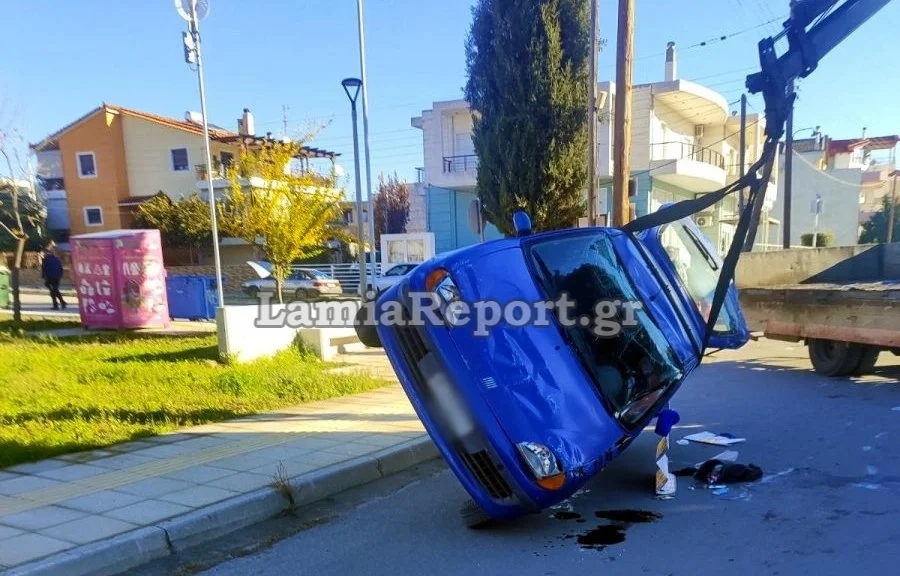 Λαμία: Παραβίασε το STOP, τον εμβόλισε και έφερε τούμπες μέσα στην πόλη - Στο νοσοκομείο ο οδηγός Λαμία: Παραβίασε το STOP, τον εμβόλισε και έφερε τούμπες μέσα στην πόλη - Στο νοσοκομείο ο οδηγός