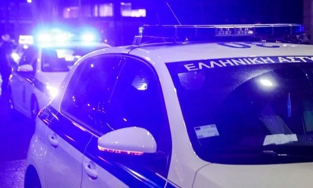 Θεσσαλονίκη: Χειροπέδες σε 17χρονο για ληστεία ανηλίκων με χρήση βίας - Συνελήφθη και ο πατέρας του Θεσσαλονίκη: Έτρεχαν με 179 χλμ/ώρα σε δρόμο με όριο 80 - Χειροπέδες σε δύο νεαρούς