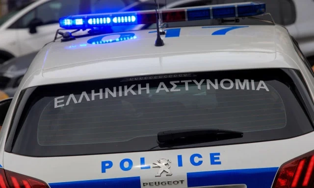 Ριφιφί στον Κολωνό: «Τρύπωσαν» σε κατάστημα παιχνιδιών και πήραν 500 ευρώ Ριφιφί στον Κολωνό: «Τρύπωσαν» σε κατάστημα παιχνιδιών και πήραν 500 ευρώ