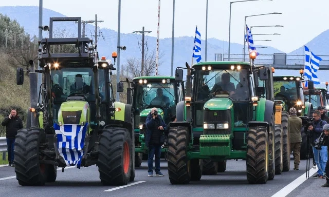 Αγρότες για τη συνέχεια των μπλόκων: «Δεν πάμε στο τραπέζι του διαλόγου σαν ζητιάνοι» Αγρότες: Αύριο η καθοριστική μέρα για τα μπλόκα - Οι κρίσιμες ανακοινώσεις της κυβέρνησης