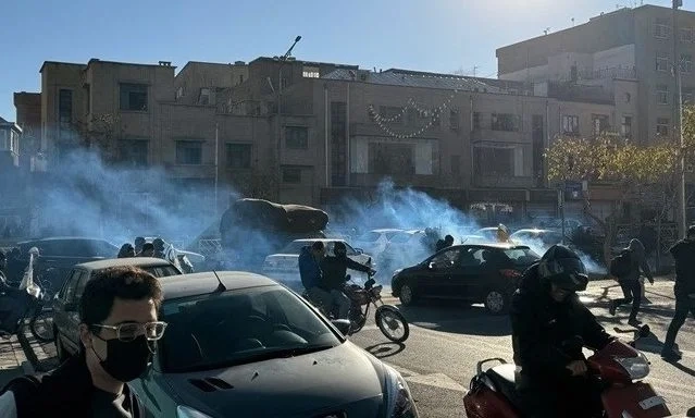 Ιράν: Τουλάχιστον τρεις νεκροί σε διαδηλώσεις κατά της ακρίβειας Ιράν: Αδιάκοπες συγκρούσεις μεταξύ διαδηλωτών και δυνάμεων ασφαλείας στο Ιράν- Ένας νεκρός - Βίντεο