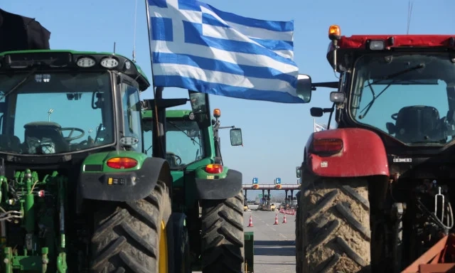 Μπλόκα αγροτών: Έκτακτη σύσκεψη υπό τον πρωθυπουργό στο Μαξίμου Κλιμακώνουν τις κινητοποιήσεις τους οι αγρότες- Τι αποφάσισαν στη συνέλευση στα Μάλγαρα