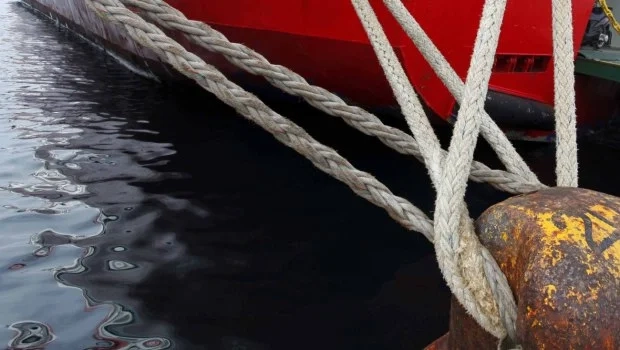 Ισχυροί άνεμοι κρατούν δεμένα τα πλοία στα περισσότερα λιμάνια | in.gr Ισχυροί άνεμοι κρατούν δεμένα τα πλοία στα περισσότερα λιμάνια | in.gr