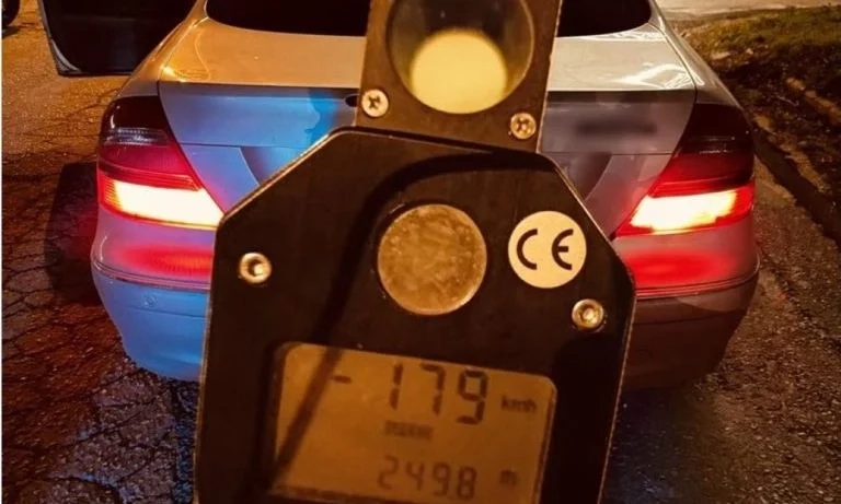 Θεσσαλονίκη: Έτρεχαν με 179 χλμ/ώρα σε δρόμο με όριο τα 80 Θεσσαλονίκη: Έτρεχαν με 179 χλμ/ώρα σε δρόμο με όριο τα 80