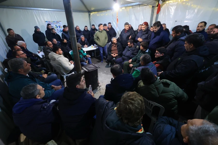 Λάρισα: Εκτός συνάντησης με τον πρωθυπουργό οι αγρότες του μπλόκου της Νίκαιας Λάρισα: Εκτός συνάντησης με τον πρωθυπουργό οι αγρότες του μπλόκου της Νίκαιας