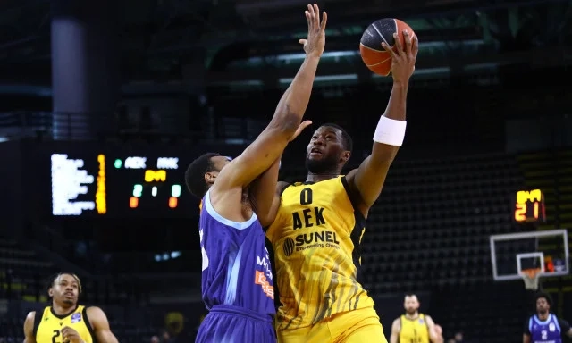 AEK: «Τελειώνει» με ψηλό η «Ένωση», μπαίνει στις προπονήσεις ο Μπράουν - Όσα δήλωσε ο Σάκοτα ΑΕΚ – Μύκονος 90-65: «Καταιγίδα» στην άδεια SUNEL Arena με πρωτοστάτες Γκρέι και Μπάρτλεϊ