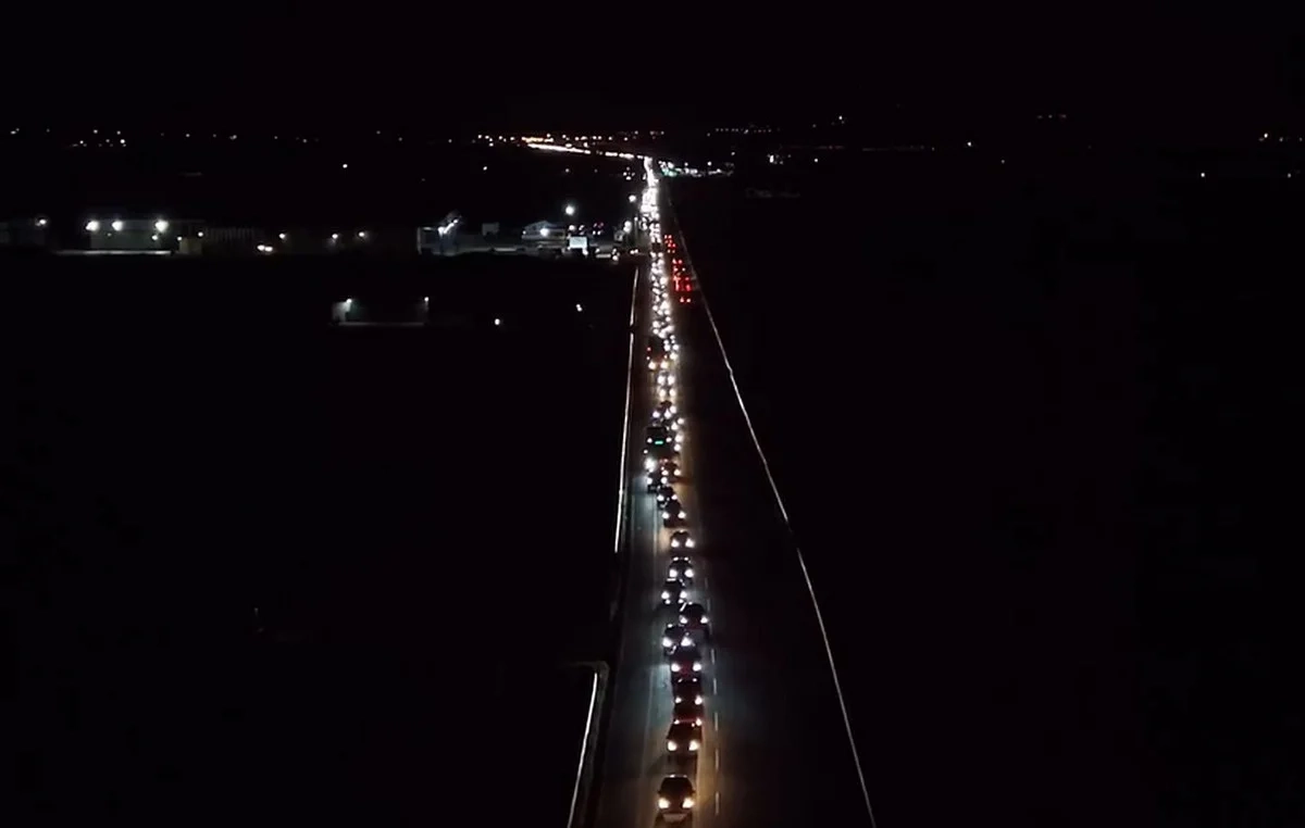 «Οδύσσεια» η επιστροφή για τους εκδρομείς: Ουρά 12 χιλιομέτρων πριν τη Θήβα – Πλάνα από drone «Οδύσσεια» η επιστροφή για τους εκδρομείς: Ουρά 12 χιλιομέτρων πριν τη Θήβα – Πλάνα από drone