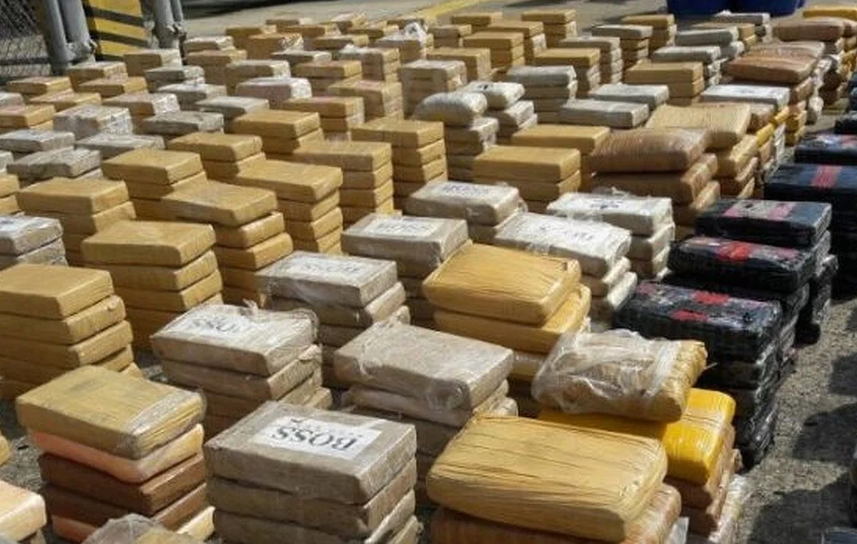 Παναμάς: Κατασχέθηκαν πάνω από πέντε τόνοι ναρκωτικών που μεταφέρονταν με πλεούμενο μετά από καταδίωξη Παναμάς: Κατασχέθηκαν πάνω από πέντε τόνοι ναρκωτικών που μεταφέρονταν με πλεούμενο μετά από καταδίωξη