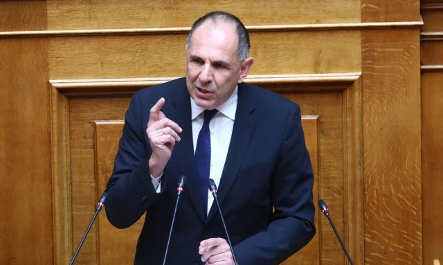 Στο Κάϊρο σήμερα ο Γεραπετρίτης: Τριμερής Ελλάδας - Κύπρου Αιγύπτου Γεραπετρίτης: «Επέκταση χωρικών υδάτων, ενόψει» - Τι είπε για τη «γαλάζια πατρίδα»