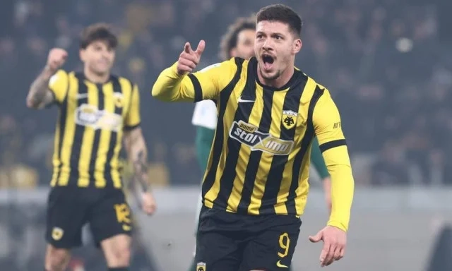 AEK – Παναθηναϊκός: Το standing ovation στον Γιόβιτς κι η αγκαλιά με τον Ηλιόπουλο (βίντεο) Βαθμολογία Super League: Στην κορυφή ΠΑΟΚ και ΑΕΚ, στο -6 από την τετράδα ο Παναθηναϊκός