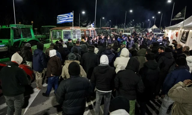 Ώρα μηδέν για τα αγροτικά μπλόκα - Κυβέρνηση: Η συνάντηση στις 15:00 θα γίνει κανονικά Αγρότες Νίκαιας: «Συνάντηση με τον πρωθυπουργό με τους όρους μας»