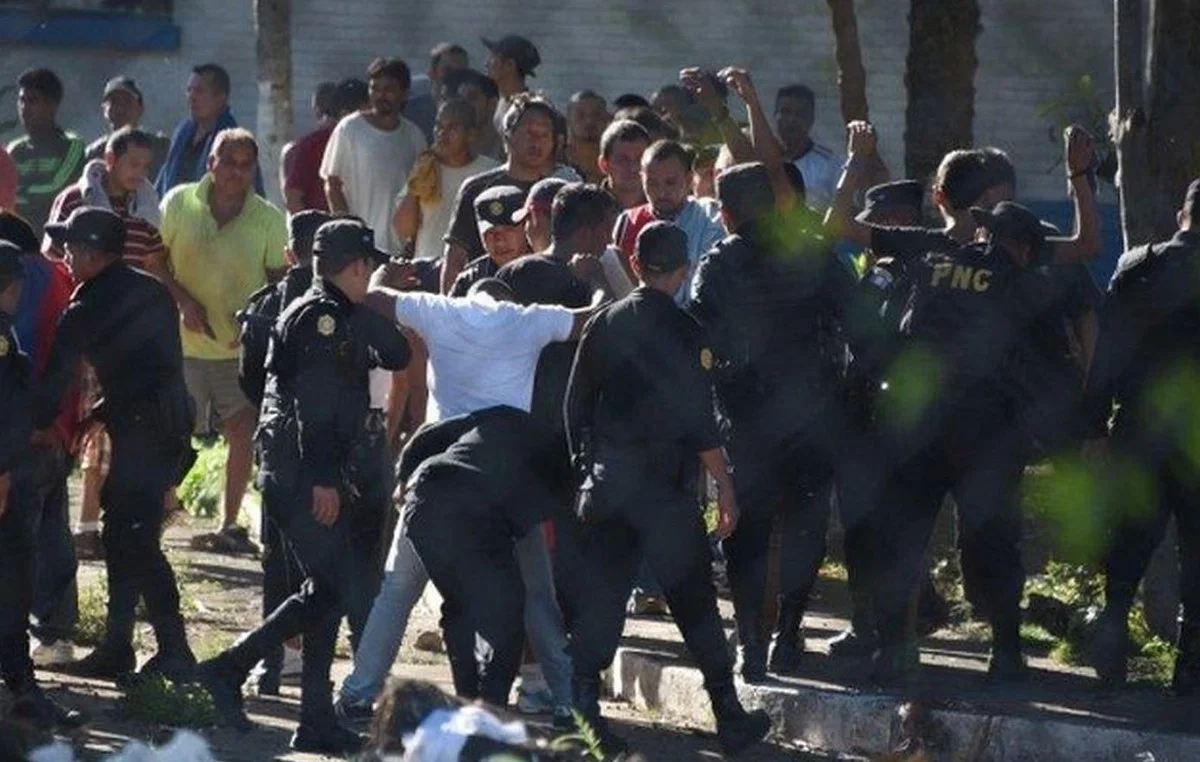 Εξεγέρσεις συμμοριών σε φυλακές υψίστης ασφαλείασς στην Γουατεμάλα Εξεγέρσεις συμμοριών σε φυλακές υψίστης ασφαλείασς στην Γουατεμάλα