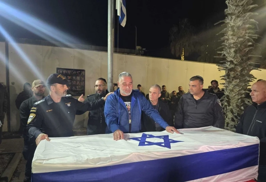 Ισραήλ: Δάκρυα και συγκίνηση για την επιστροφή του τελευταίου ομήρου Ισραήλ: Δάκρυα και συγκίνηση για την επιστροφή του τελευταίου ομήρου