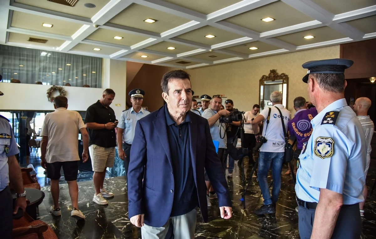 Χρυσοχοΐδης: Με αφοσίωση και σχέδιο, κάνουμε την ΕΛ.ΑΣ. ακόμη πιο αποτελεσματική, σύγχρονη και πιο κοντά στην κοινωνία Χρυσοχοΐδης: Με αφοσίωση και σχέδιο, κάνουμε την ΕΛ.ΑΣ. ακόμη πιο αποτελεσματική, σύγχρονη και πιο κοντά στην κοινωνία