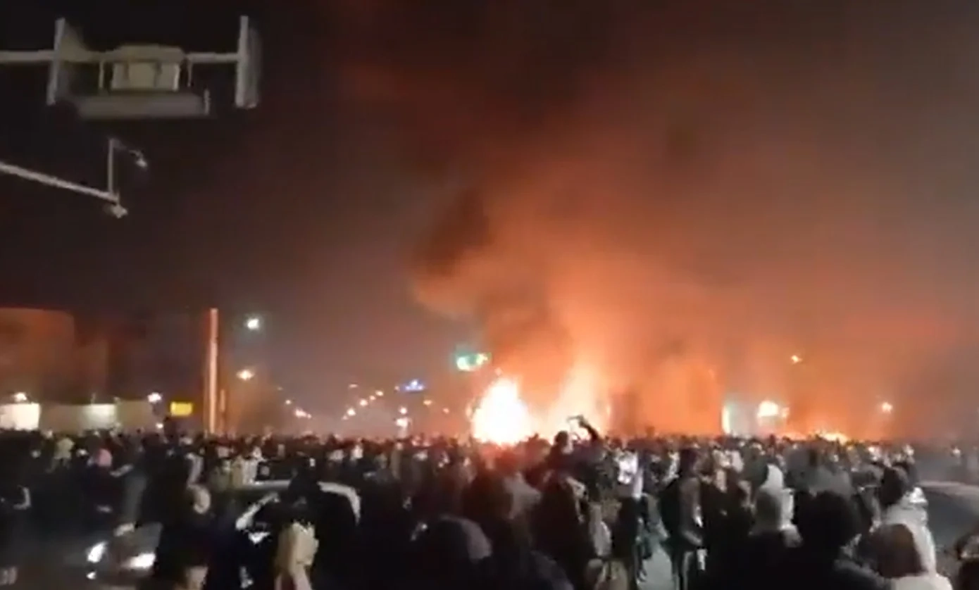 Το κύμα αμφισβήτησης ενισχύεται, αλλά το ιρανικό καθεστώς δεν εμφανίζει ρήγματα που θα οδηγούσαν στην ανατροπή του Το κύμα αμφισβήτησης ενισχύεται, αλλά το ιρανικό καθεστώς δεν εμφανίζει ρήγματα που θα οδηγούσαν στην ανατροπή του