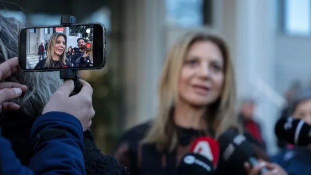 Η Καρυστιανού έγινε πρωτοσέλιδο και εκτός συνόρων με τις αναχρονιστικές επικίνδυνες δηλώσεις για τις αμβλώσεις | in.gr Η Καρυστιανού έγινε πρωτοσέλιδο και εκτός συνόρων με τις αναχρονιστικές επικίνδυνες δηλώσεις για τις αμβλώσεις | in.gr