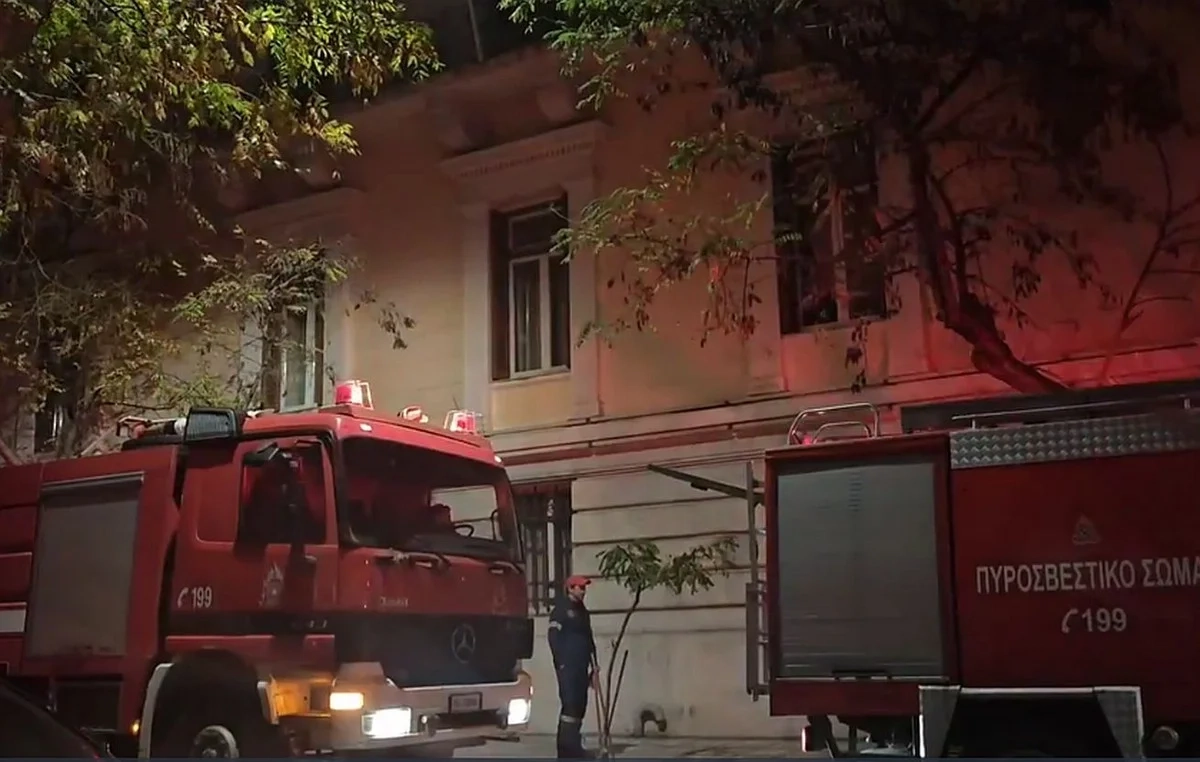 Αναστάτωση στο κέντρο της Αθήνας: Εστία φωτιάς σε κτίριο της Προεδρίας της Δημοκρατίας στη Βασιλέως Γεωργίου Αναστάτωση στο κέντρο της Αθήνας: Εστία φωτιάς σε κτίριο της Προεδρίας της Δημοκρατίας στη Βασιλέως Γεωργίου