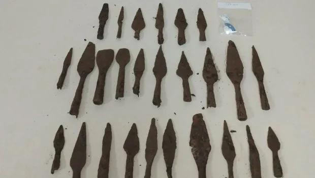 Κοζάνη: 26 λόγχες της ελληνιστικής περιόδου βρέθηκαν σε σπίτι 44χρονου | in.gr Κοζάνη: 26 λόγχες της ελληνιστικής περιόδου βρέθηκαν σε σπίτι 44χρονου | in.gr