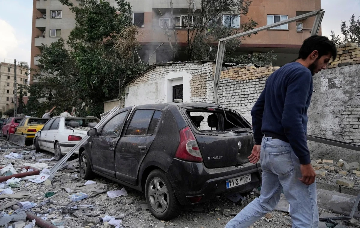 Έκρηξη σε κτίριο του λιμανιού Μπαντάρ Αμπάς στο Ιράν Έκρηξη σε κτίριο του λιμανιού Μπαντάρ Αμπάς στο Ιράν