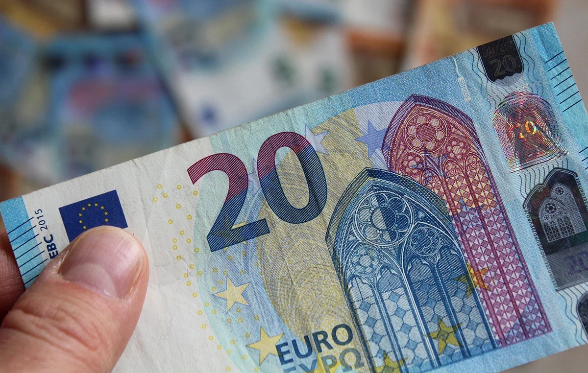 Κατείχε 723 πλαστά 20ευρα – Σε ανακριτή 21χρονος για παραχάραξη νομίσματος Κατείχε 723 πλαστά 20ευρα – Σε ανακριτή 21χρονος για παραχάραξη νομίσματος