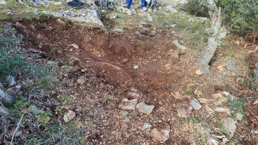Χειροπέδες σε τρεις άνδρες για παράνομες αρχαιολογικές έρευνες και λαθραίες ανασκαφές 23022026yaoeve3.jpg