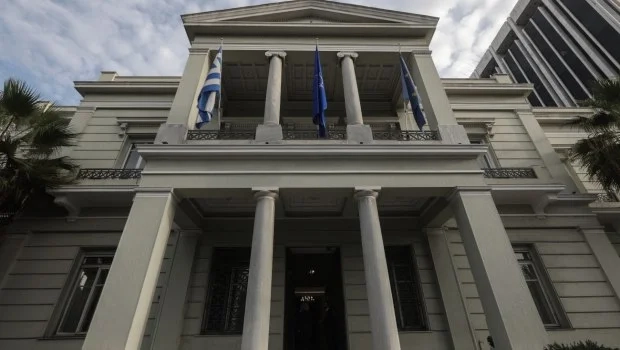 ΣτΕ: Αντισυνταγματικές οι μειώσεις αποδοχών των μόνιμων υπαλλήλων του υπουργείου Εξωτερικών ΣτΕ: Αντισυνταγματικές οι μειώσεις αποδοχών των μόνιμων υπαλλήλων του υπουργείου Εξωτερικών
