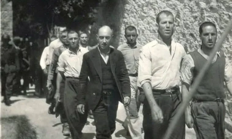 ΠΑΣΟΚ για φωτογραφίες από τις εκτελέσεις στην Καισαριανή: «Η ιστορία δεν μπαίνει σε πλειστηριασμό» ΠΑΣΟΚ για φωτογραφίες από τις εκτελέσεις στην Καισαριανή: «Η ιστορία δεν μπαίνει σε πλειστηριασμό»