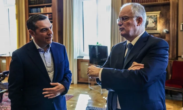 Κωνσταντίνος Τασούλας: «Ανεξίτηλη η τιμή προς τους αστυνομικούς που έπεσαν εν υπηρεσία» Τι ειπώθηκε πίσω από τις κλειστές πόρτες στο Προεδρικό Μέγαρο μεταξύ Τασούλα και Τσίπρα