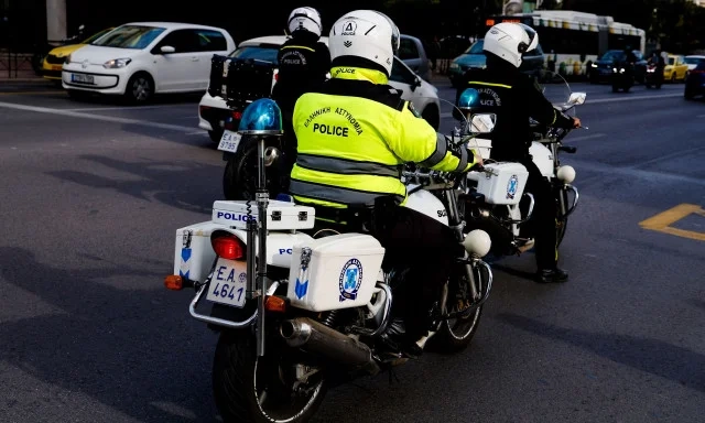 Κέρκυρα: 21χρονος έτρεχε με 121 χλμ/ώρα χωρίς δίπλωμα σε οδό με όριο 70 - Προσπάθησε να διαφύγει Θεσσαλονίκη: «Έσπασε» τα κοντέρ και συνελήφθη – Έτρεχε με 186 χιλιόμετρα σε δρόμο με όριο τα 90