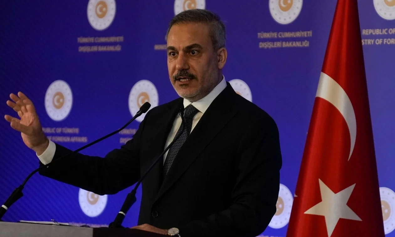 Επίθεση Φιντάν σε Δένδια: «Λειτουργεί ανασταλτικά στην προσπάθεια ελληνοτουρκικής προσέγγισης» Επίθεση Φιντάν σε Δένδια: «Λειτουργεί ανασταλτικά στην προσπάθεια ελληνοτουρκικής προσέγγισης»