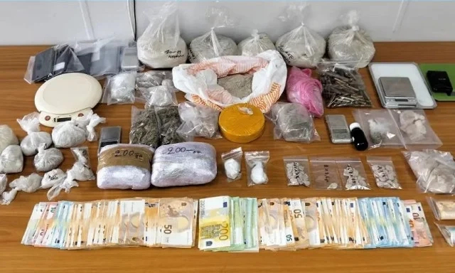 Συνελήφθη 70χρονος για απάτες σε βάρος ηλικιωμένων στην Αττική Εξαρθρώθηκε σπείρα που διακινούσε ναρκωτικά στην Αττική- Έξι συλλήψεις