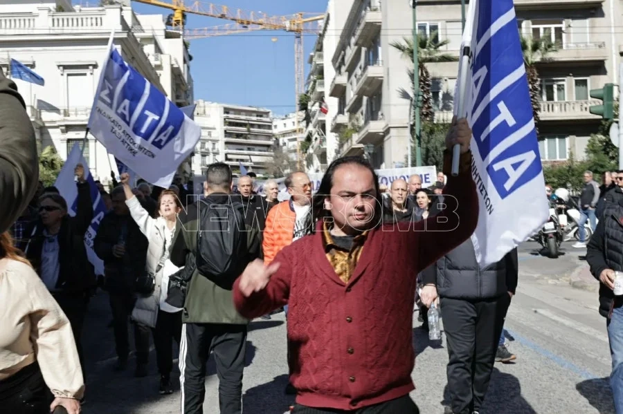 Απεργία οδηγών ταξί: Κλιμακώνουν τις κινητοποιήσεις τους - Πορεία προς το Μαξίμου 62459417616192142894303616538687974803882791n.jpg
