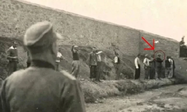 Κακλαμάνης για Καισαριανή: «Αναφορές ότι υπάρχει ολόκληρο άλμπουμ φωτογραφιών» Καισαιριανή: Νέα πιθανή ταυτοποίηση - Ο άνθρωπος με το κασκέτο, Χρήστος Κουβελιώτης