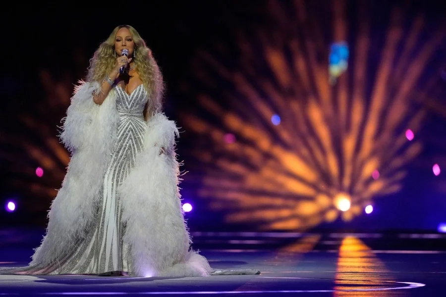 Mariah Carey: «Χάρισε» λάμψη στους Ολυμπιακούς Αγώνες φορώντας διαμάντια, αξίας 15.000.000 $ Mariah Carey: «Χάρισε» λάμψη στους Ολυμπιακούς Αγώνες φορώντας διαμάντια, αξίας 15.000.000 $