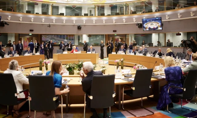 Φον ντερ Λάιεν: Η Ευρώπη να υπερασπιστεί τα συμφέροντά της στην άμυνα Δύσκολη εβδομάδα για την Ευρώπη με 3 κρίσιμες συνεδριάσεις: Στο επίκεντρο άμυνα, οικονομία, ασφάλεια