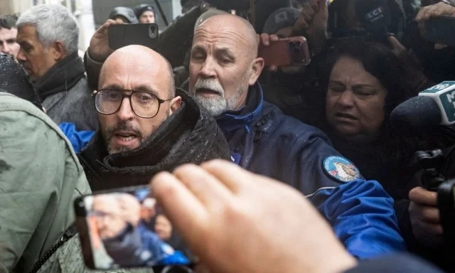 Κραν Μοντανά: Νέο βίντεο δείχνει τη στιγμή που ξεκίνησε η φωτιά - Τα πρώτα 18 δευτερόλεπτα Κραν Μοντανά: Συγγενείς των θυμάτων προπηλάκισαν τους ιδιοκτήτες - «Σκοτώσατε τον γιο μου»