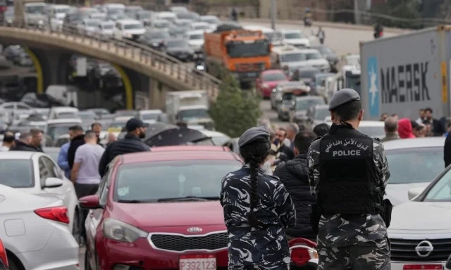 ΗΠΑ: Η στιγμή που αγωνιστικό αυτοκίνητο πέφτει πάνω σε θεατές - Ένας τραυματίας Οι ΗΠΑ εκκένωσαν την πρεσβεία τους στη Βηρυτό από το μη απαραίτητο προσωπικό