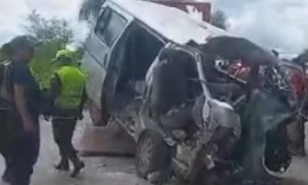 Βολιβία: Πολύνεκρο τροχαίο με λεωφορείο - Έπεσε σε γκρεμό 150 μέτρων - Τουλάχιστον 14 θύματα Τραγωδία στη Βολιβία: Τουλάχιστον 11 νεκροί σε τροχαίο - 14χρονος στο τιμόνι του οχήματος