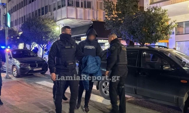 Δομοκός: Τι υποστήριξαν Βούλγαρος και αρχιφύλακας στις απολογίες τους - Κρίθηκαν προφυλακιστέοι Δομοκός: Προσωρινά κρατούμενοι ο δράστης και ο αρχιφύλακας για τη δολοφονία στις φυλακές