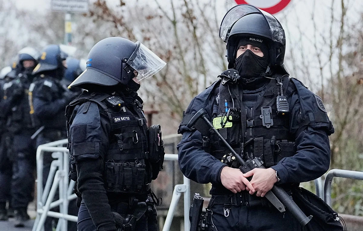Συναγερμός σε σχολείο της Νυρεμβέργης – Εθεάθη μαθητής με όπλο Συναγερμός σε σχολείο της Νυρεμβέργης – Εθεάθη μαθητής με όπλο