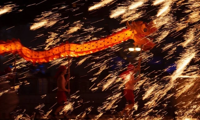 Χιλή: Τρεις νεκροί και δέκα τραυματίες από ισχυρή έκρηξη που συντάραξε την πρωτεύουσα - βίντεο Έκρηξη σε κατάστημα πυροτεχνημάτων στην Κίνα: 5 παιδιά ανάμεσα στους 12 νεκρούς