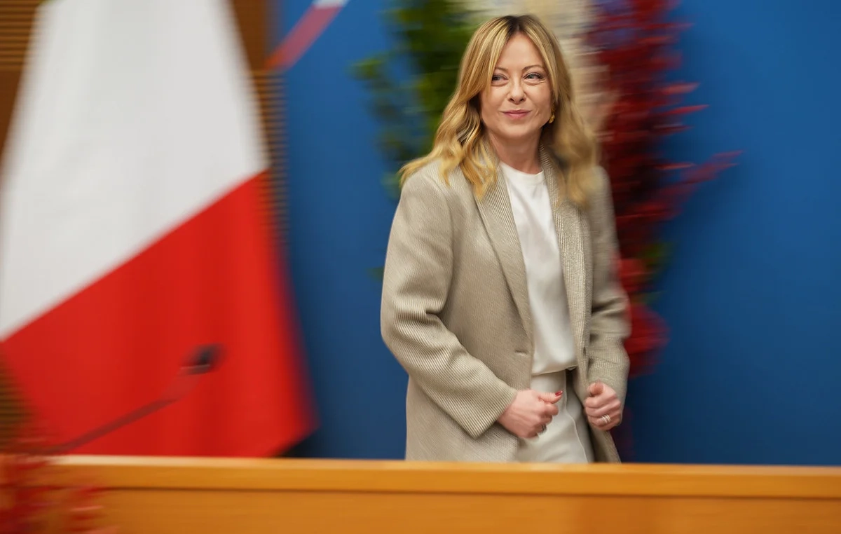 Τζόρτζια Μελόνι: Σοβαρά και απαράδεκτα τα επεισόδια στο Τορίνο – Αστυνομικός χτυπήθηκε από διαδηλωτές με σφυρί Τζόρτζια Μελόνι: Σοβαρά και απαράδεκτα τα επεισόδια στο Τορίνο – Αστυνομικός χτυπήθηκε από διαδηλωτές με σφυρί